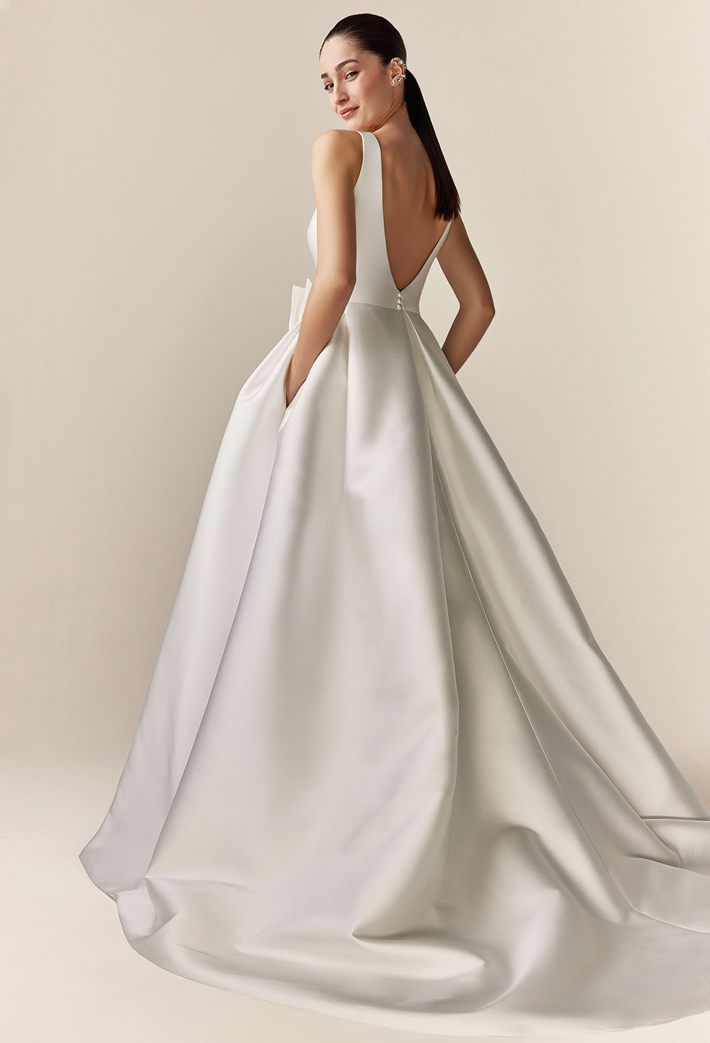 Jesus Peiro 2539 v-neck wedding dress with bow